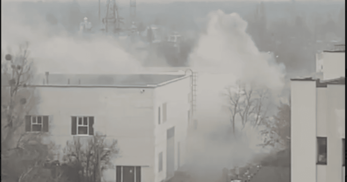 На Киевом появился загадочный белый дым: что известно (видео)