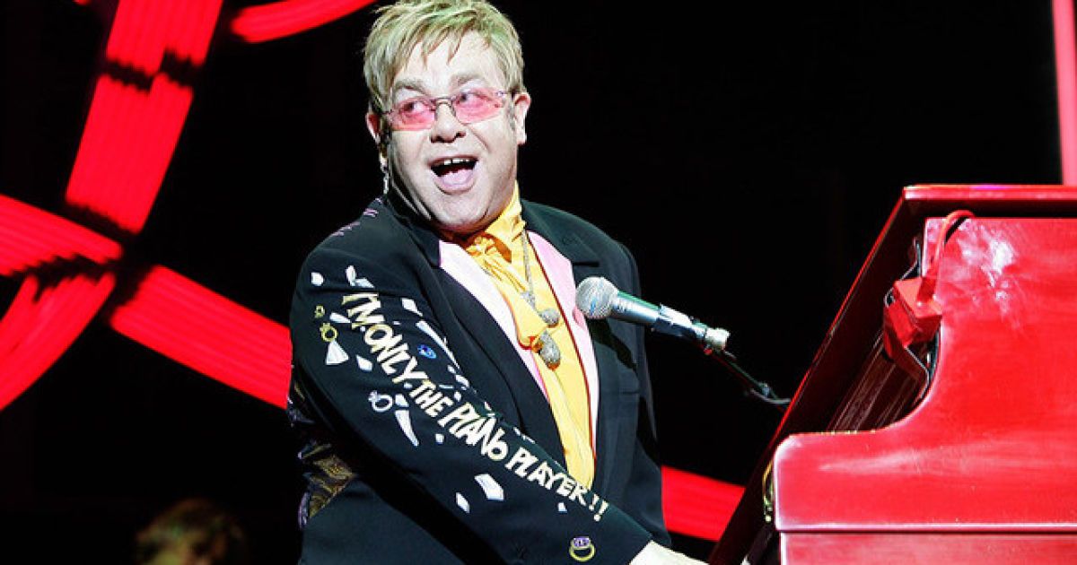 Элтон Джон попал в секс-кандал