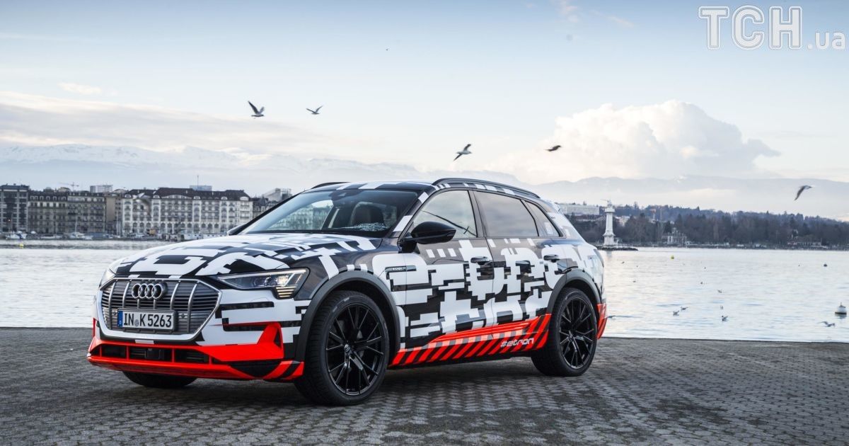 Audi продает электрокроссовер прямо со стенда автосалона
