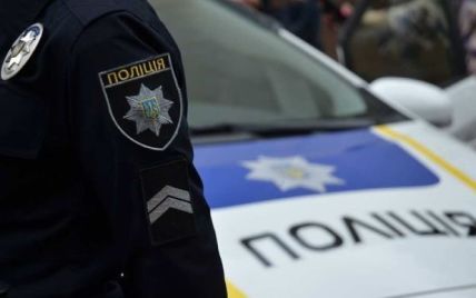 В Николаевской области агрессивная пассажирка авто избила патрульного