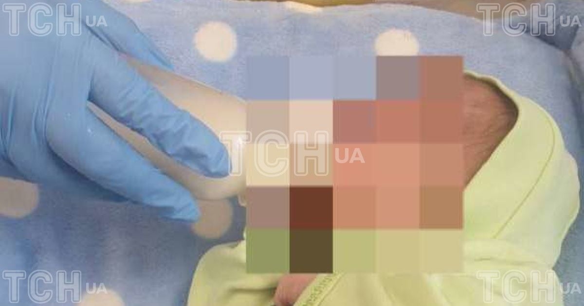 Младенца оставили прямо в сумке на улице