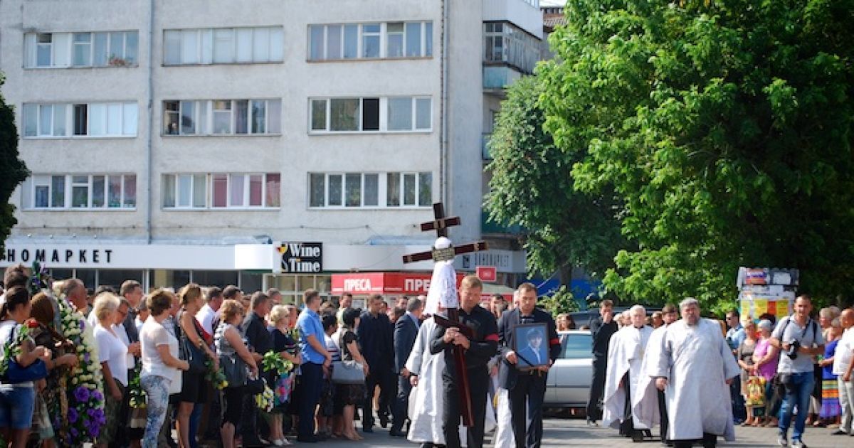 Во время церемонии прощания с Еремеевым в центре Луцка / © ТСН.ua