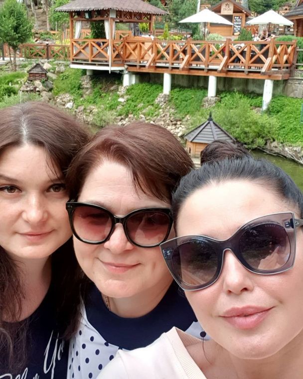 Людмила Барбір з сестрою і мамою / © instagram.com/liudmila.barbir