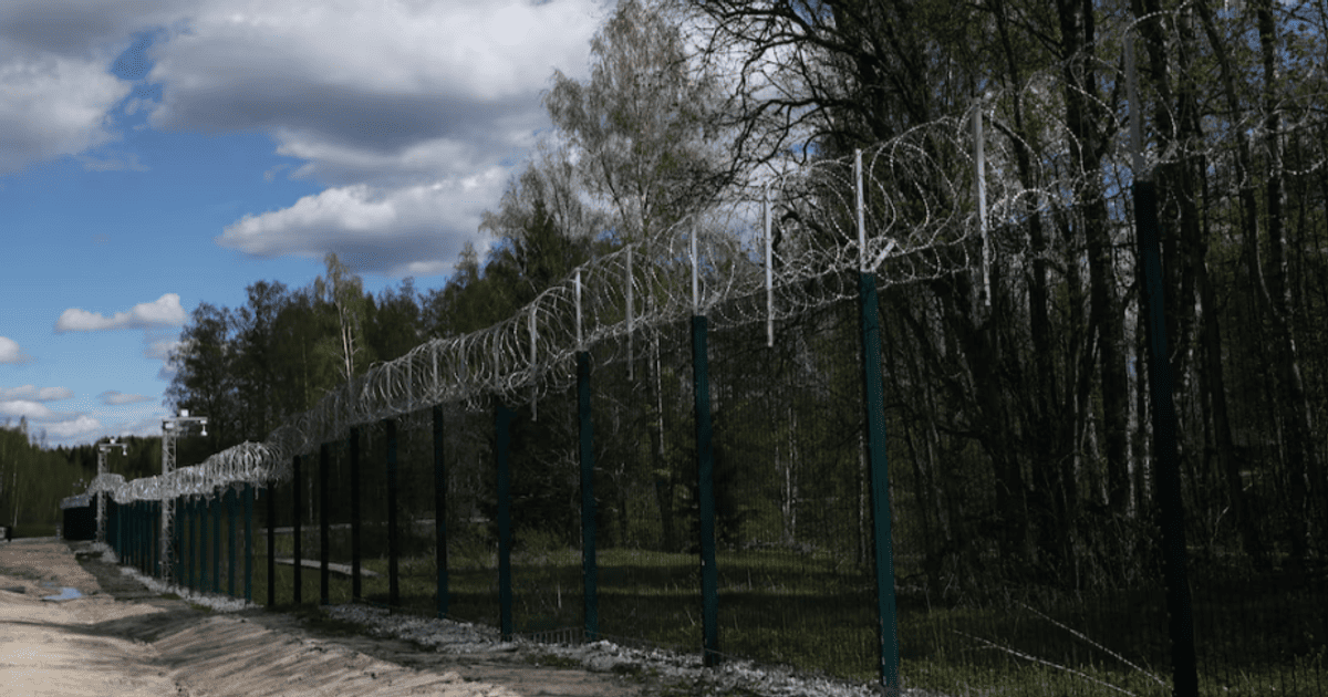 Финляндия построила первые 35 км стены на границе с Россией