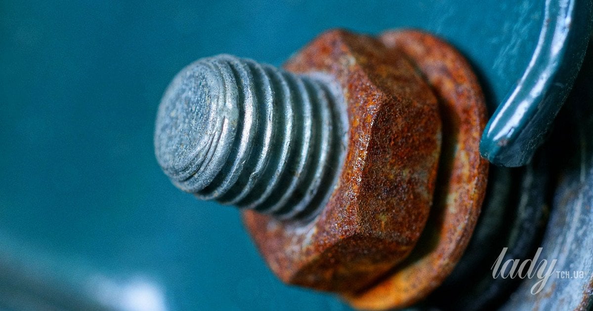 Як відкрутити заіржавіле кріплення, зокрема болт, і не зіпсувати ремонт та меблі