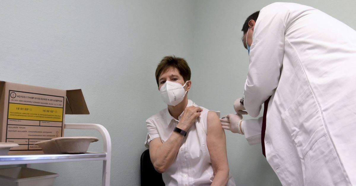 В ЕС на день раньше оговоренной даты стартовала вакцинация от COVID-19