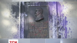В окупованому Криму облили фарбою меморіальну дошку Сталіна