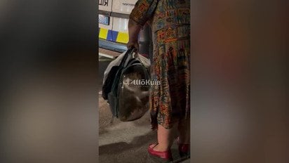 У Києві жінки з котом у переносці відбили хлопця від поліції
