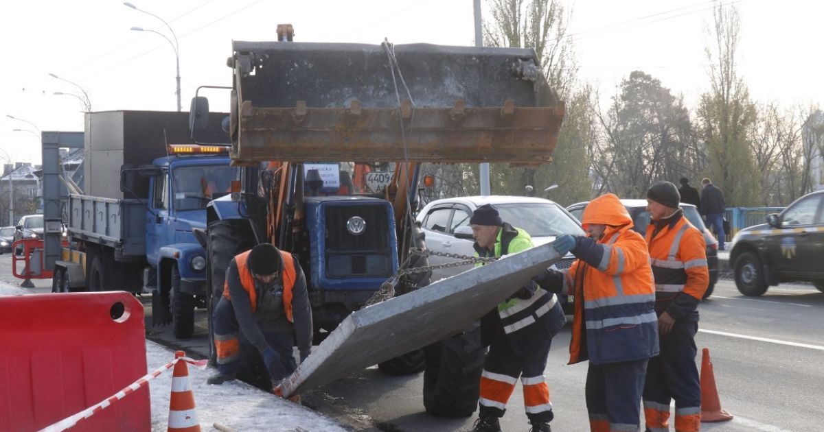 На Дарниці провалився міст, 16 жовтня_2 / © Информатор