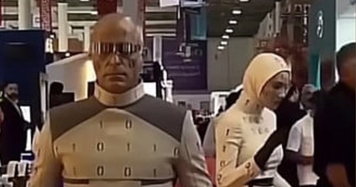 Іранські "гуманоїдні роботи"