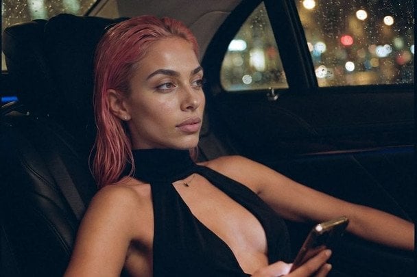Однієї популярної блогерки насправді не існує: як ШІ-модель набрала сотні тисяч підписників