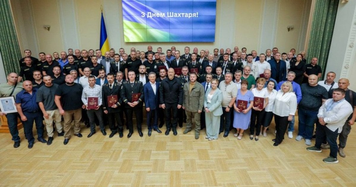 За внесок у стійкість країни: держава відзначила 21 працівника ДТЕК до Дня шахтаря