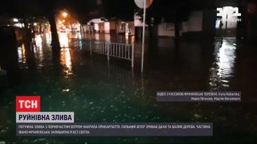 Кое-где вода стояла по колено: в Ивано-Франковске прошел дождь с штормовым ветром