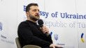 Президент України Володимир Зеленський під час пресконференції “Україна. Рік 2025” розповідає про шляхи досягнення миру та необхідність конкретних гарантій безпеки.
