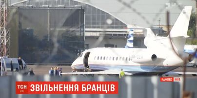 Через інформацію про ймовірний обмін бранців Кремля їхні родичі прибули до аеропорту "Жуляни"