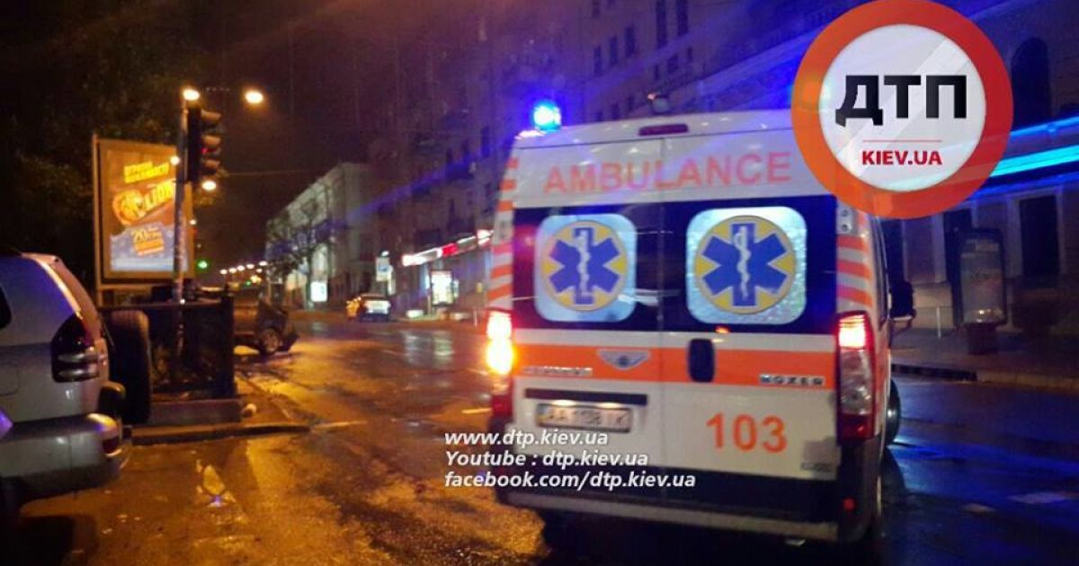 На бульваре Шевченко произошло ДТП. / © facebook.com/dtp.kiev.ua