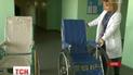 В Харкові реставратори взялись відновлювати старі візки та каталки для кардіоцентру