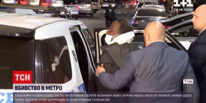 Новини світу: у підземці Нью-Йорка чоловік штовхнув жінку на колію – та загинула