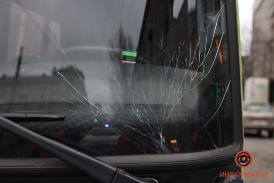 Не помітила автобус: у Дніпрі водій на смерть збив жінку, яка перебігала дорогу