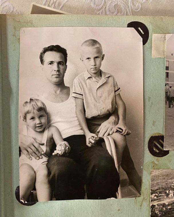 Тато Камалії в дитинстві / © instagram.com/kamaliyaofficial