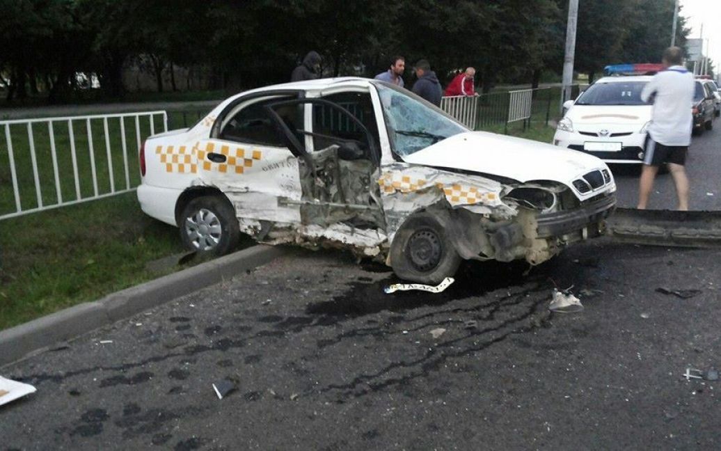 Такси было "атаковано" автомобилем Audi, который выехал на встречную / © Facebook/Varta 1