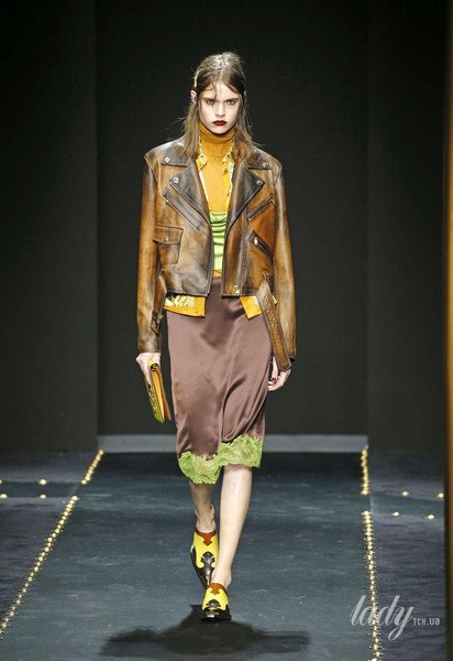 Коллекция Versace прет-а-порте сезона осень-зима 2019-2020 / © East News