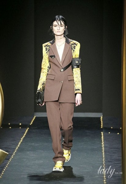 Коллекция Versace прет-а-порте сезона осень-зима 2019-2020 / © East News