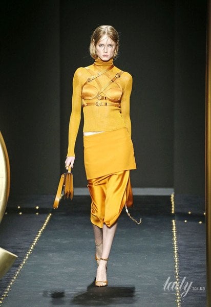 Коллекция Versace прет-а-порте сезона осень-зима 2019-2020 / © East News