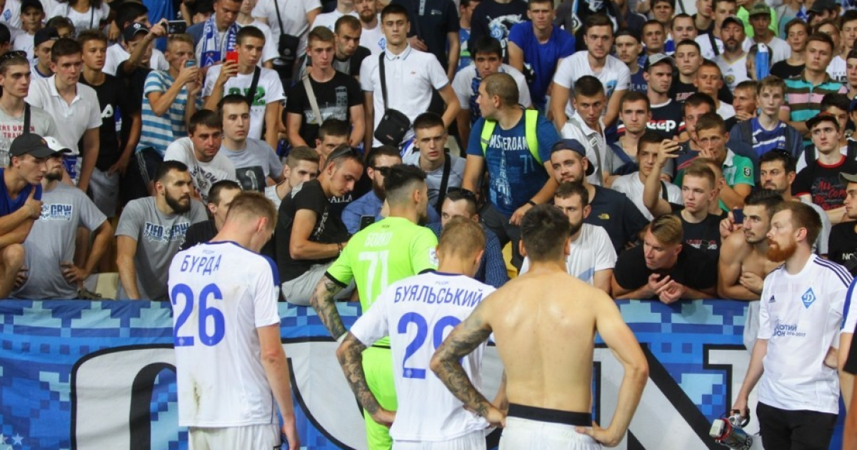 Фанати "Динамо" після ганебної поразки від "Карпат" викликали футболістів на чоловічу розмову