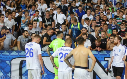 Фанаты "Динамо" после позорного поражения от "Карпат" вызвали футболистов на мужской разговор