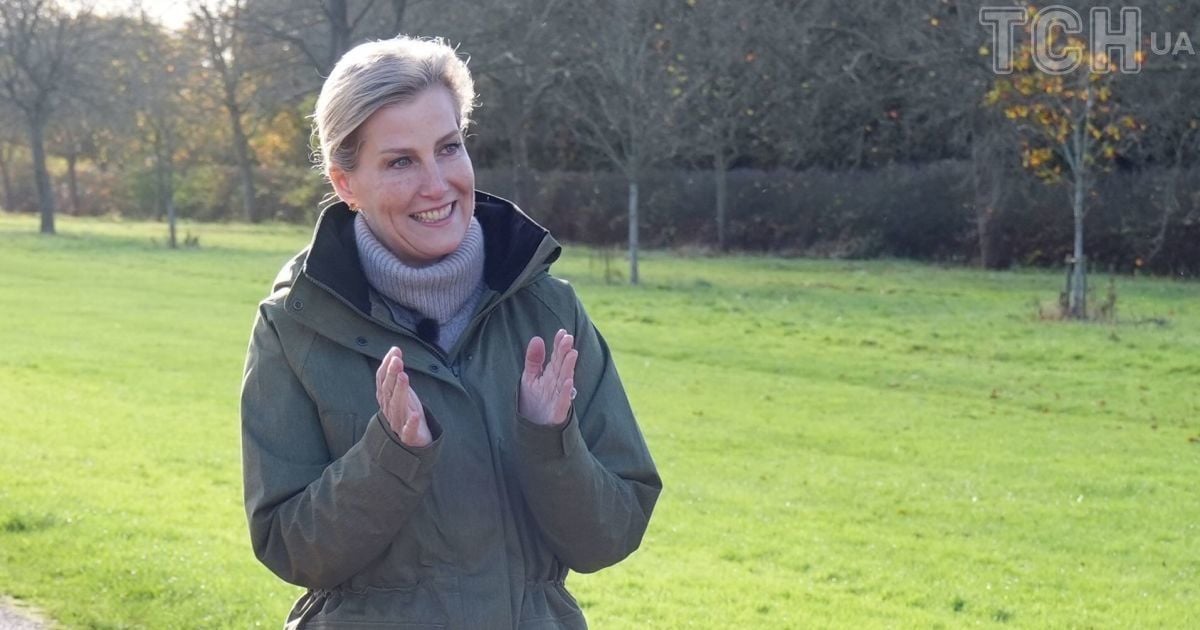 Герцогиня Софи в джинсах и куртке приехала на благотворительное ...