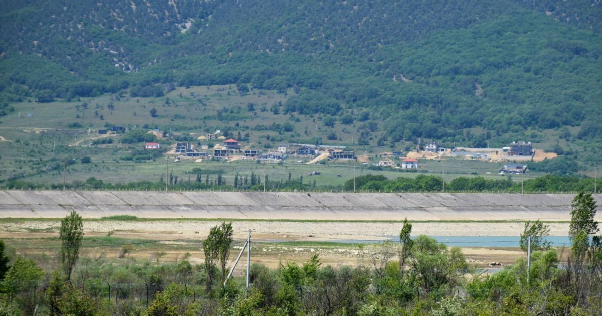 РФ підірвала дамбу, яка блокувала воду до окупованого Криму