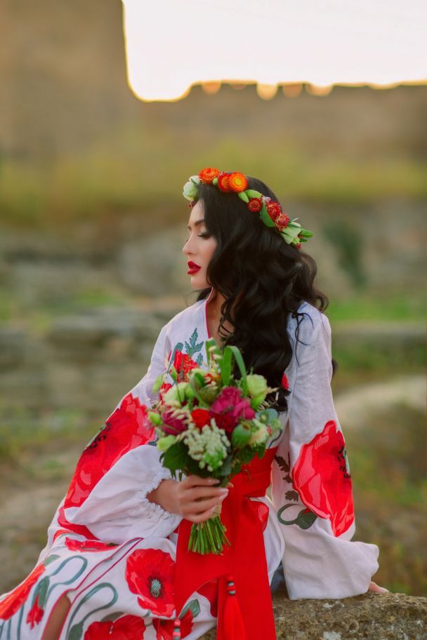 Анна Добриднєва продемонструвала ефектний аутфіт у сукні-вишиванці ...