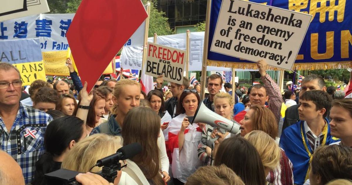 Возле штаб-квартиры ООН протестуют против политики Путина. / © facebook/Елена Рыковцева