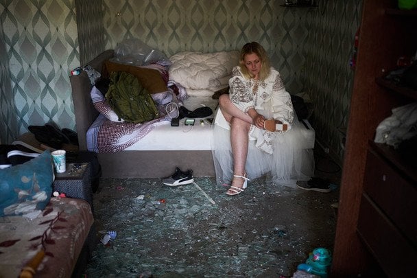 8 вересня 2026. Людмила і Леонід Ризняк одружилися у Києві попри атаку. / © Associated Press