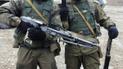 Слева погибший российский военный Иван Слышкин