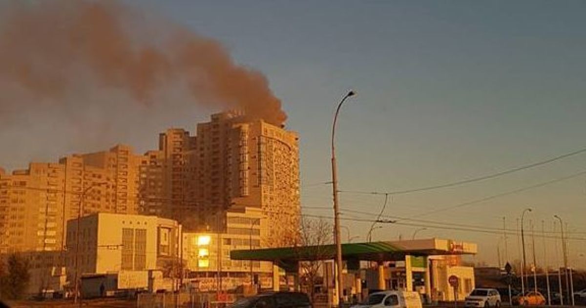 У Києві горіла елітна багатоповерхівка, мешканці будинку потрапили у задушливу пастку
