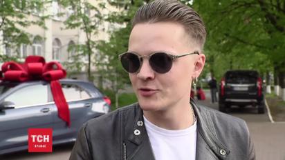 Галич зустрів дружину з сином з пологового будинку