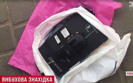 Бомба під виглядом книги: на Рівненщині силовики затримали "дешевого" продавця вибухівки
