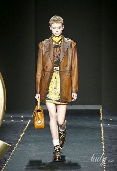 Коллекция Versace прет-а-порте сезона осень-зима 2019-2020 / © East News