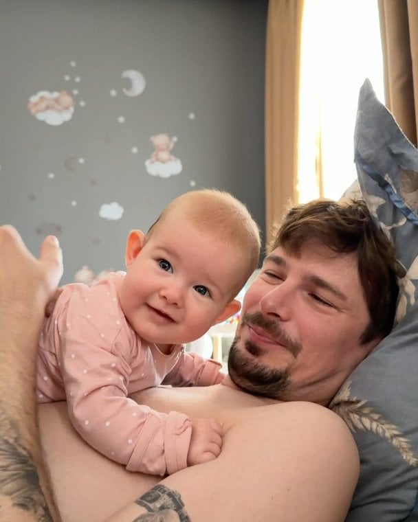 Позитив с дочерью / © instagram.com/juli_sakhnevych