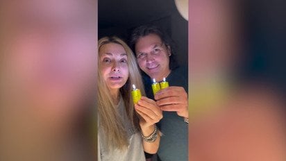 Ольга Сумська показала лайфгак, як із підручних засобів власноруч зробити ліхтарик