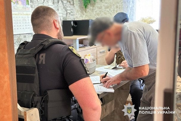 РФ обстріляла спальний район Марганця / © Національна поліція України