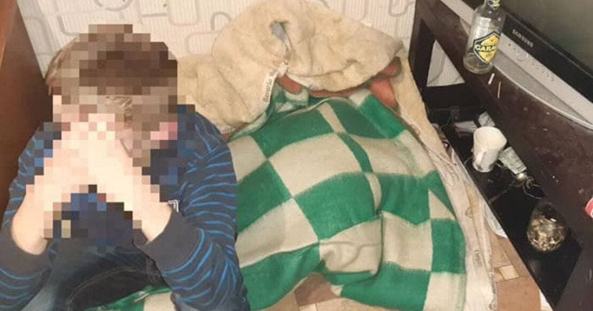 Спал на полу и ел у соседей: в Харькове мать издевалась над 12-летним сыном