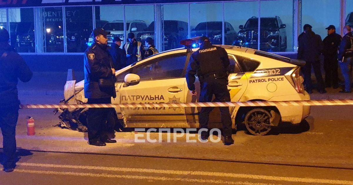 В центре Киева мужчина напал на копов и угнал полицейское авто