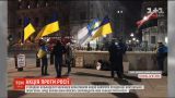 У Лондоні кількадесят українців влаштували акцію навпроти резиденції Терези Мей