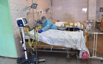В украинских больницах кровати для больных COVID-19 заполнены на 65% — СНБО
