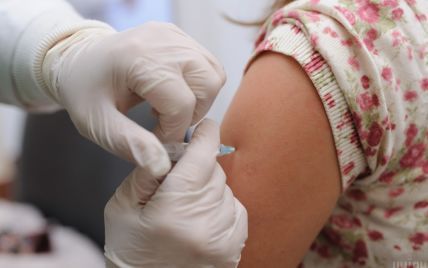 Вакцинація від коронавірусу: дві дози щеплення отримали вже понад 8 млн українців