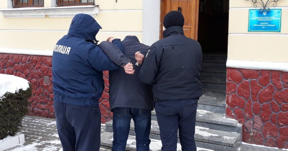 Пытали топором: во Львовской области двое грабителей напали на мужчину (фото)