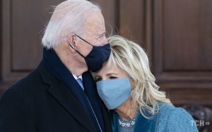 Как мило: президент Байден поцеловал жену Джилл на прощание